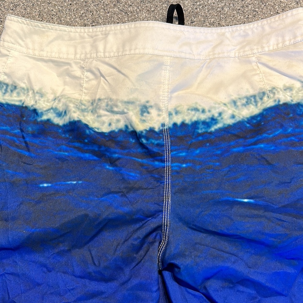 Hang Ten men’s board shorts size 34 waist - Picture 7 of 7